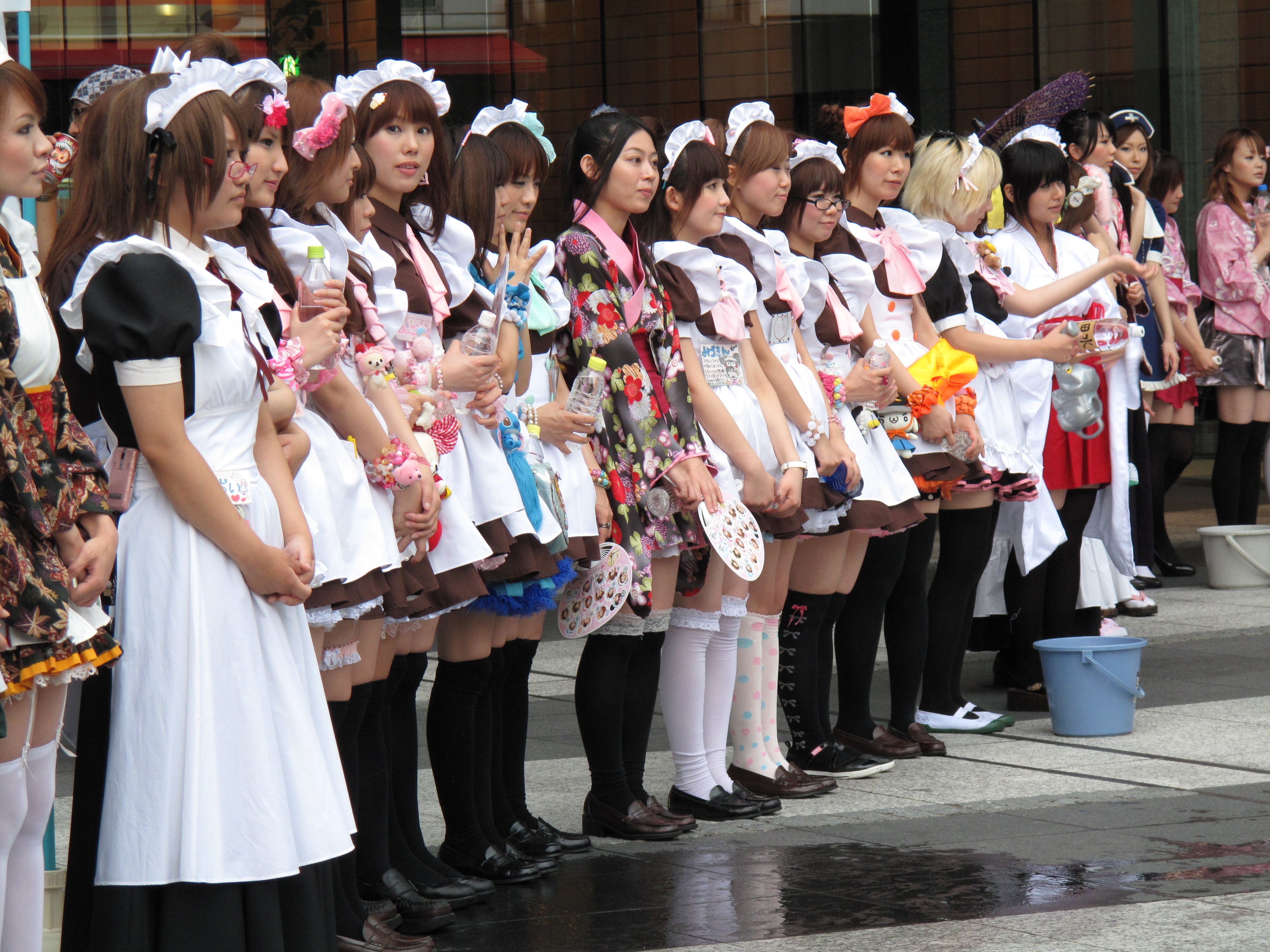 秋葉原のメイドたち