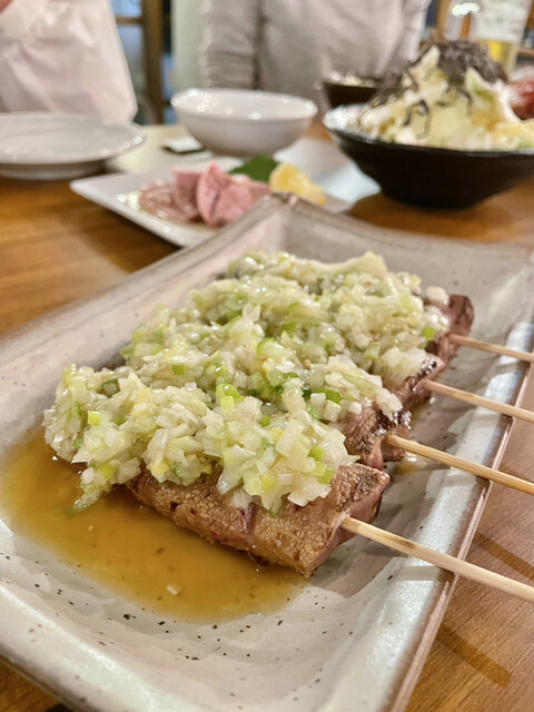 秋葉原ホルモンの串焼き
