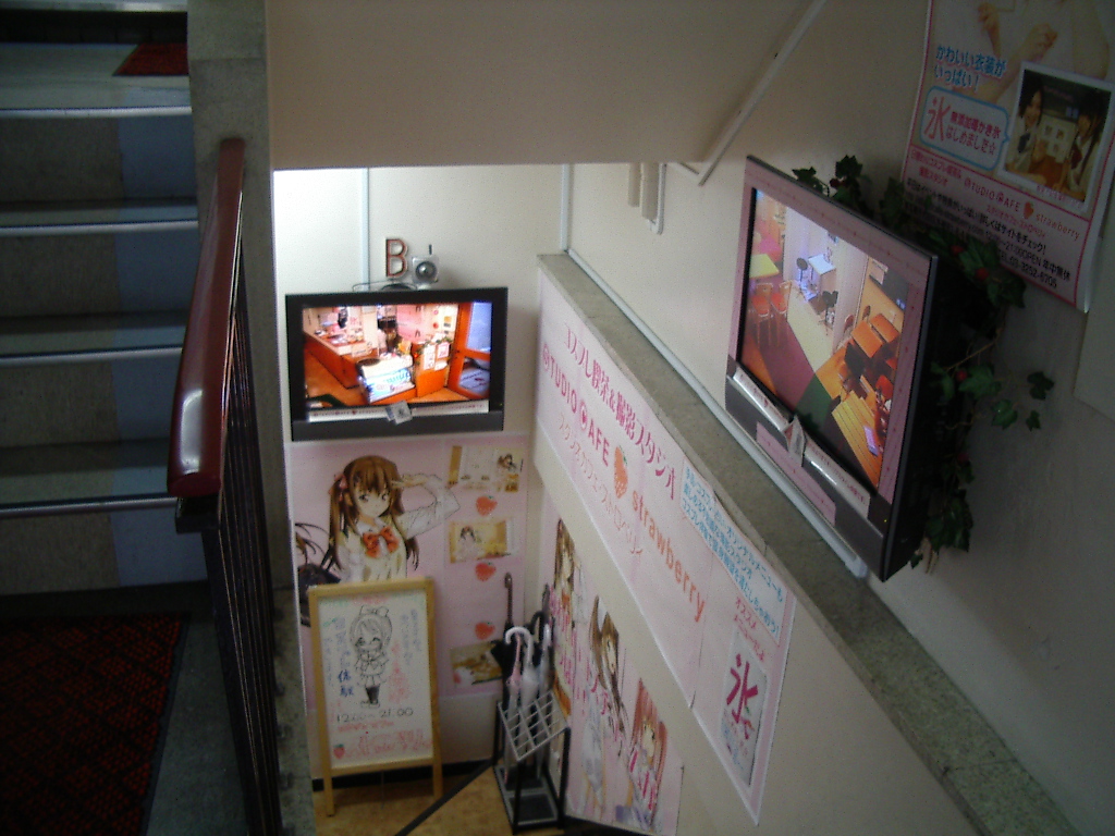 秋葉原のメイドカフェへの階段