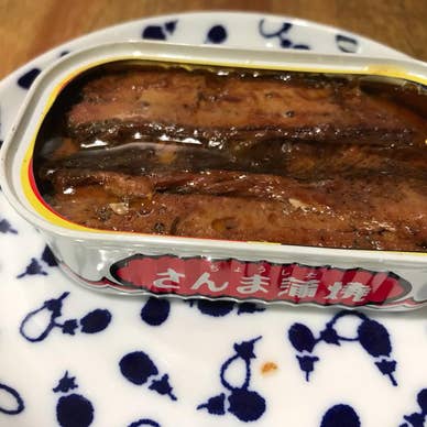 缶's barの缶詰とドリンク