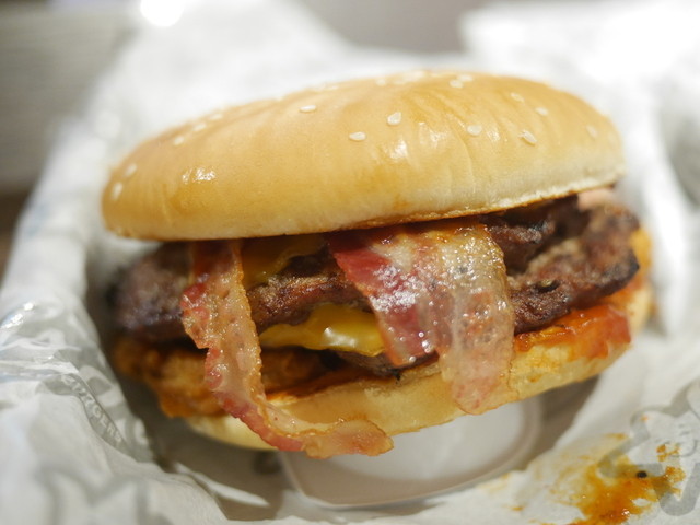 Carl's Jr.のベーコンチーズバーガー