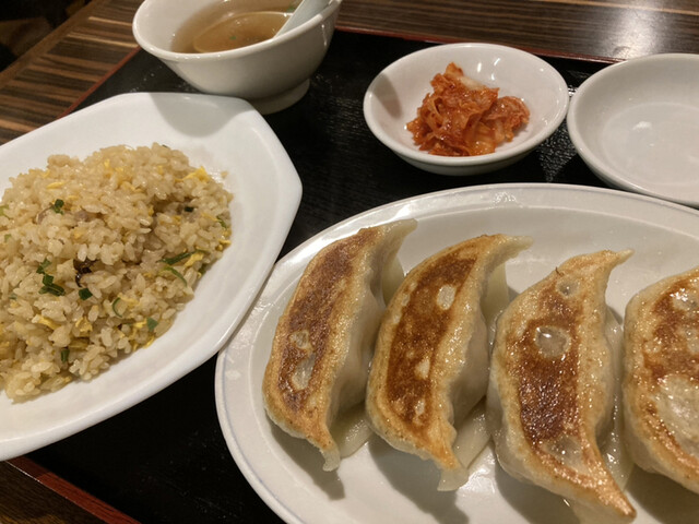 餃子屋壱番の餃子とチャーハン