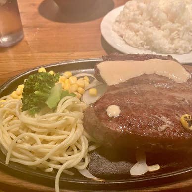 ヒーローズのステーキ料理