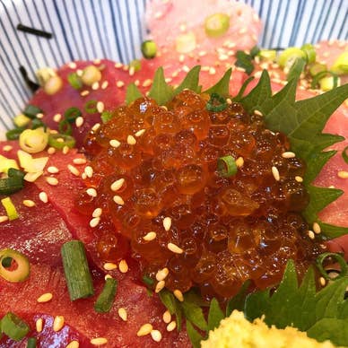 マグロ専門居酒屋AKIBAのマグロといくらの海鮮丼