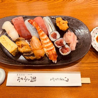 鮨与志の寿司盛り合わせ
